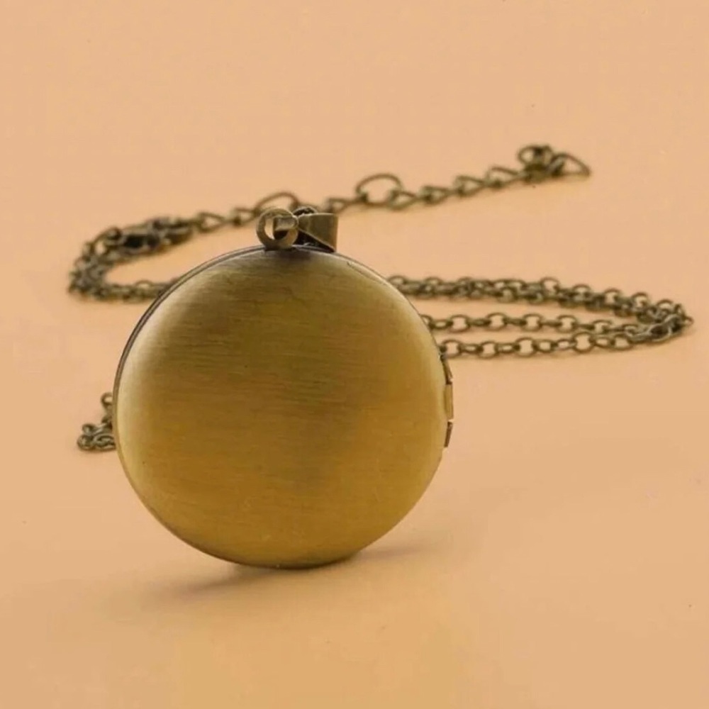 𝅺full‎ Moon Photo Locket Long Necklace. New - Picture 6 of 8
